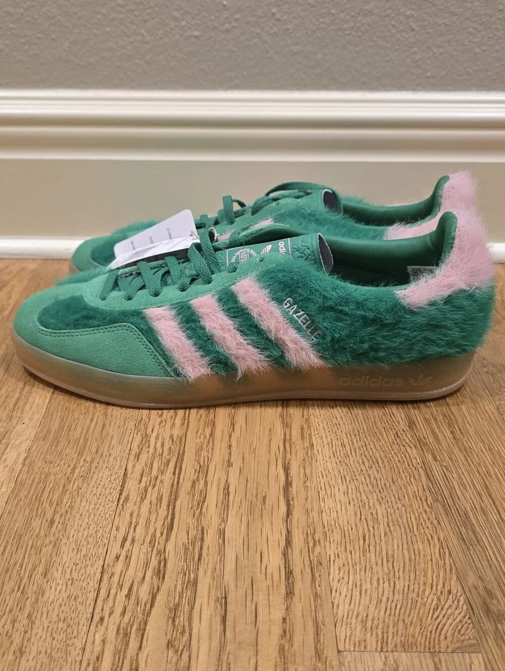 Adidas Gazelle Indoor Green Glow Pink Furry Sneaker NWT Women 9.5 Men 8.5 JP8342